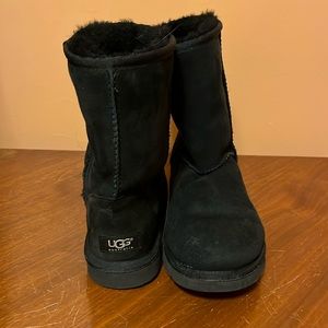 Pre-loved UGG Classic Short Boot - Size 9 in Black